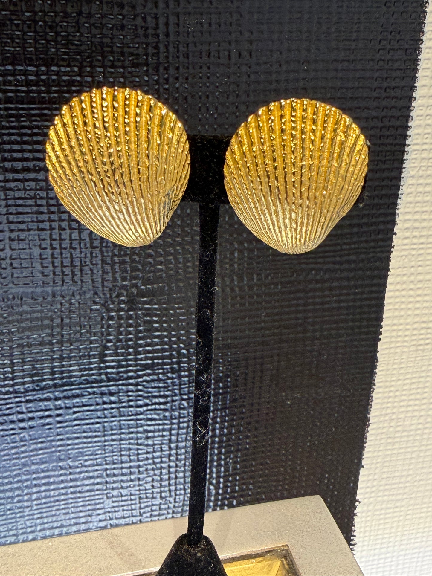 NAPIER SHELL CLIP ON EARRINGS