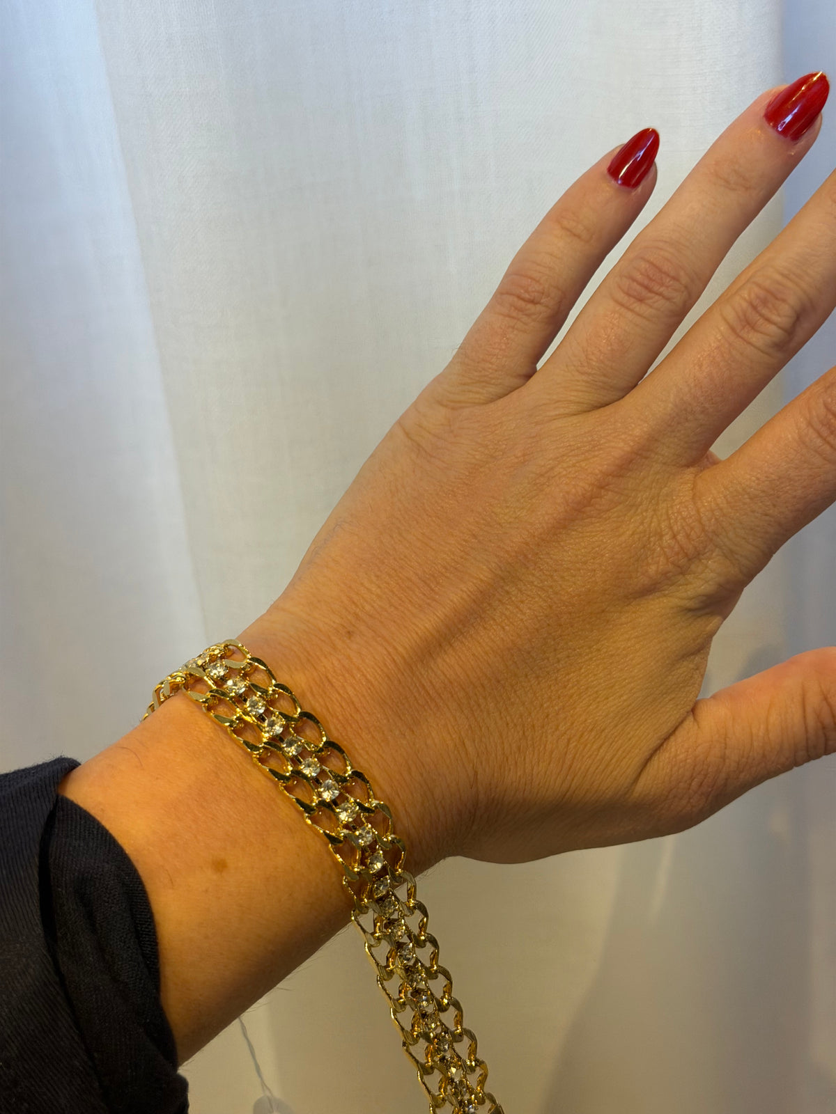RHINESTONE AND GOLD CHAIN BRACELET