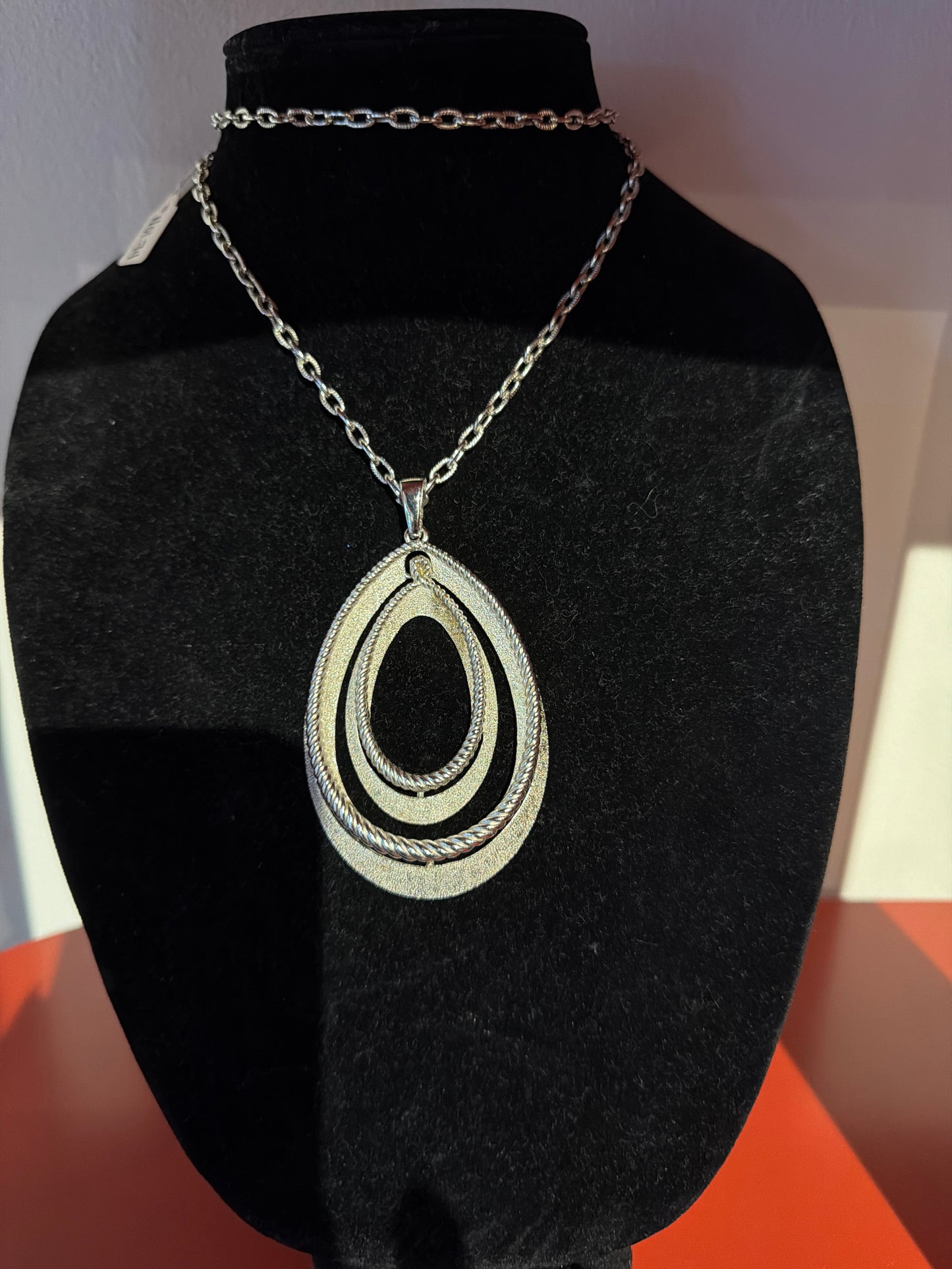 TRIFARI SILVER TEXTURED PENDANT NECKLACE