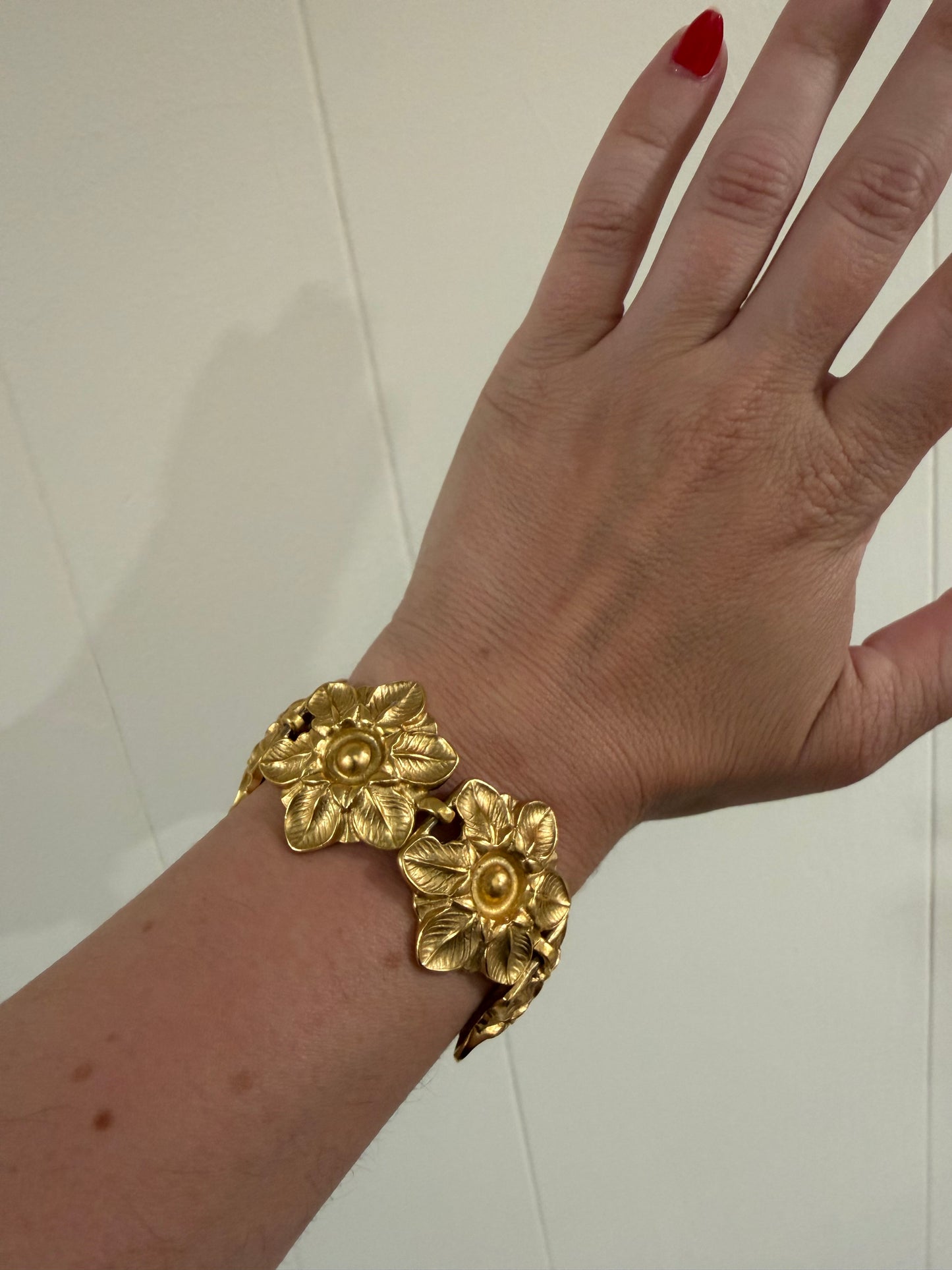 GOLD OVERSIZED FLOWER LINK BRACELET