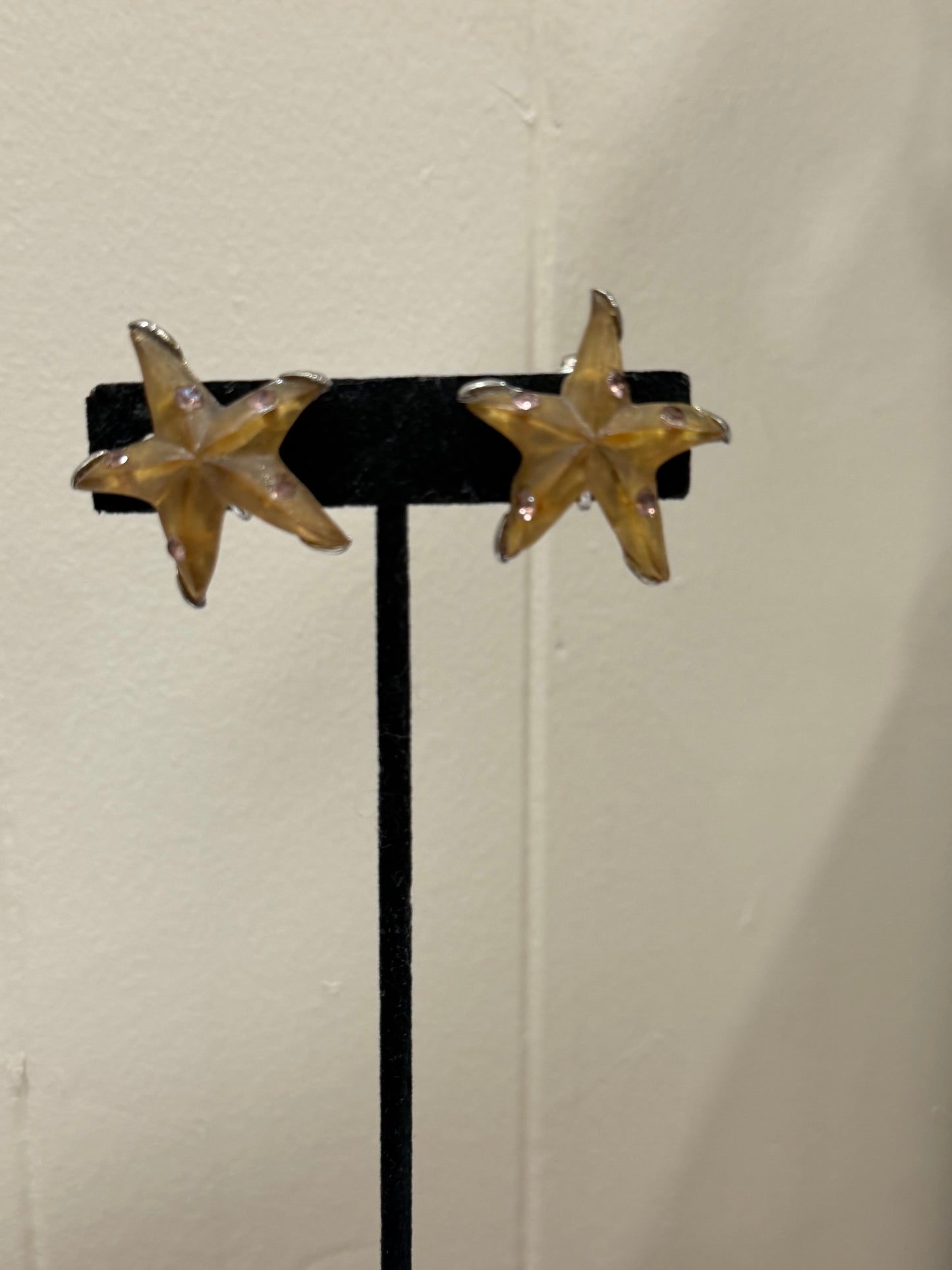 SARAH COV BEIGE LUCITE STARFISH CLIP ON EARRINGS