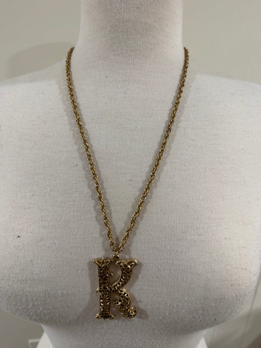 UNSIGNED GOLD OVERSIZED K PENDANT NECKLACE