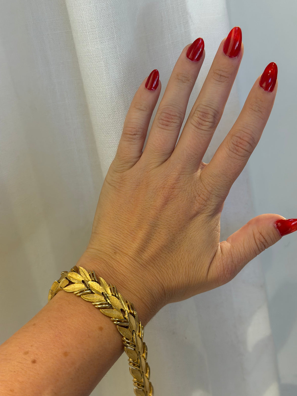 TRIFARI ETCHED LEAF LINK BRACELET