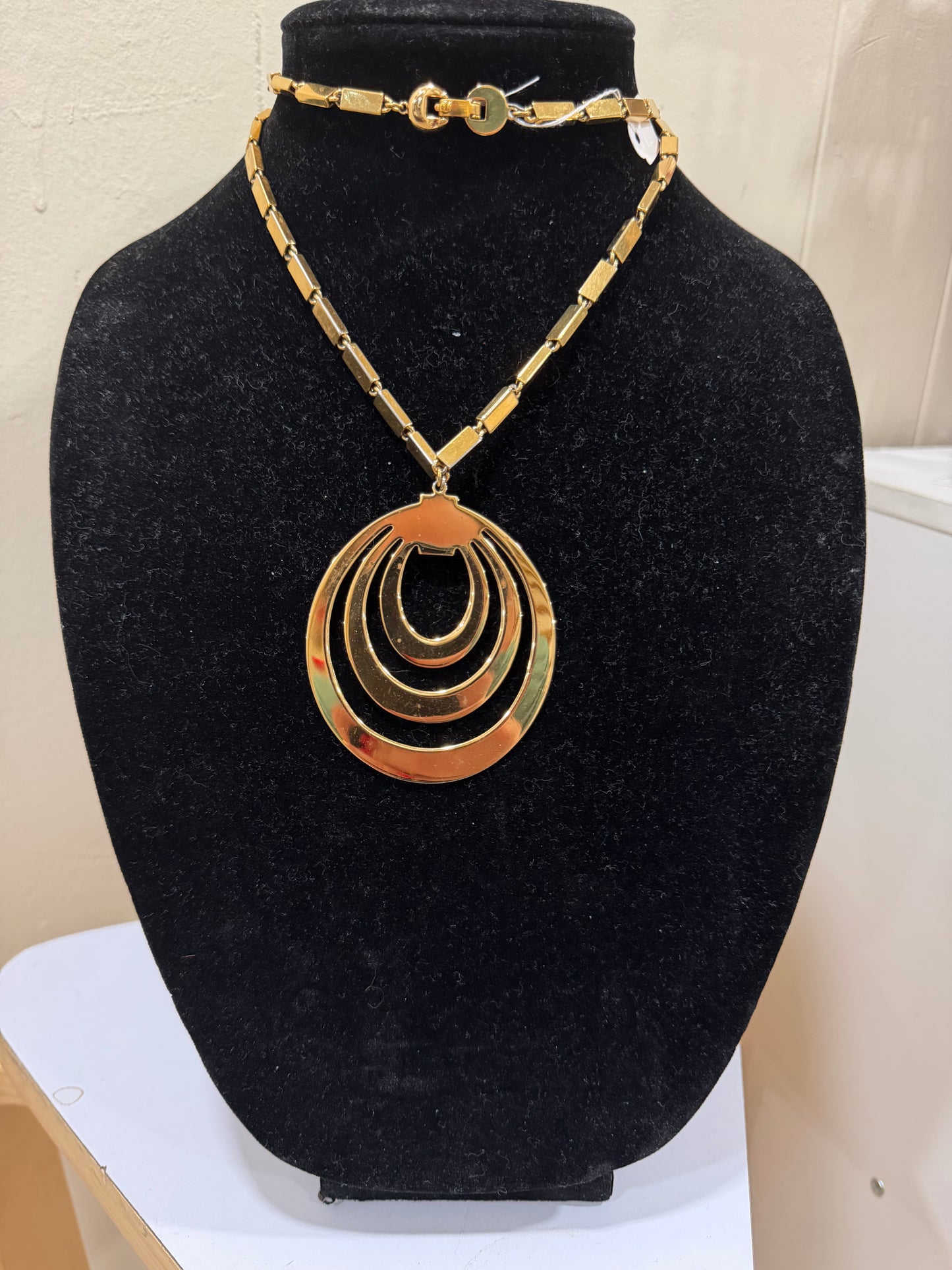 MONET GEOMETRIC PENDANT NECKLACE
