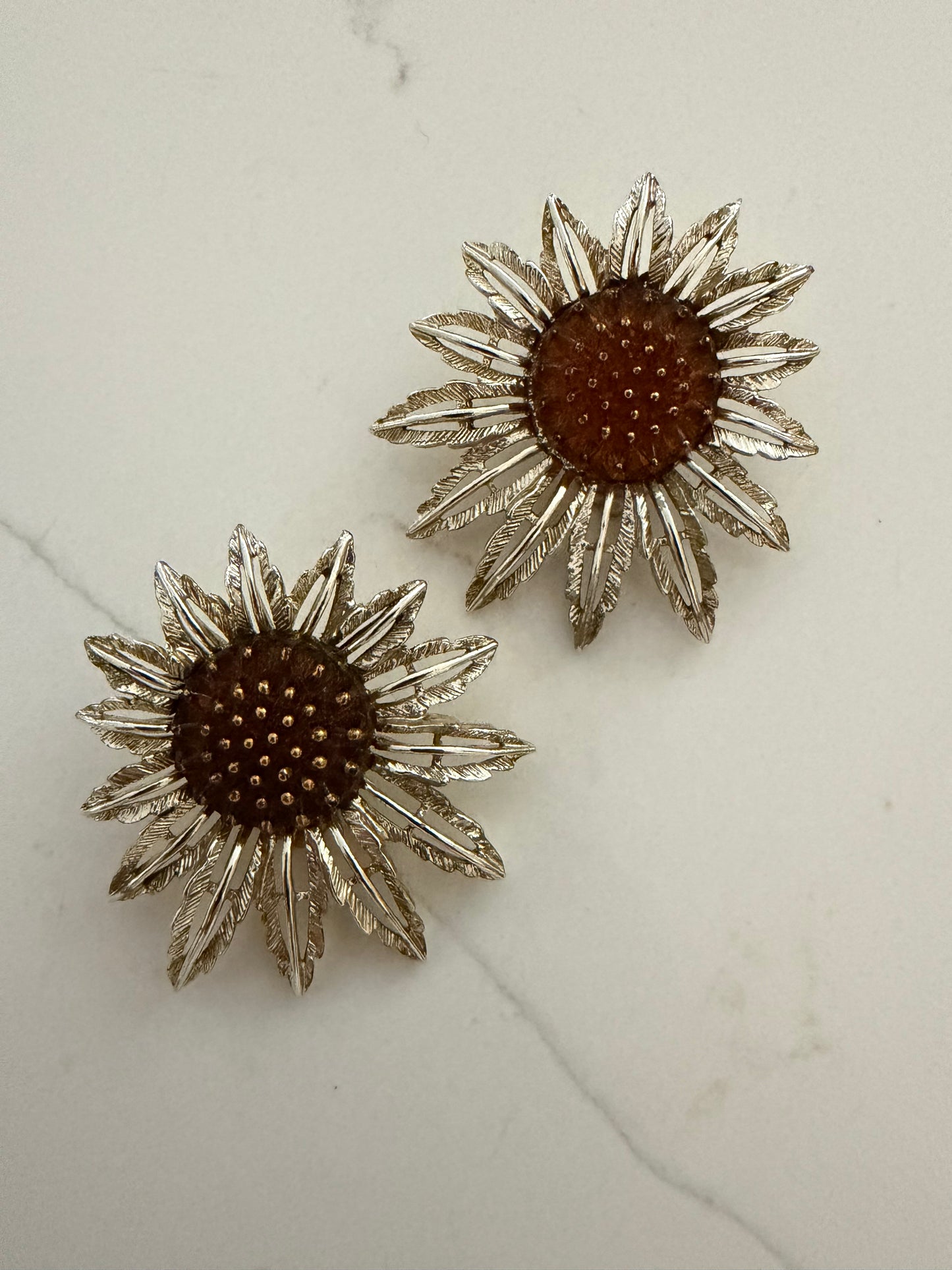 SARAH COV BRUSHED GOLD AND BROWN PLASTIC SUNFLOWER CLIP ON EARRINGS