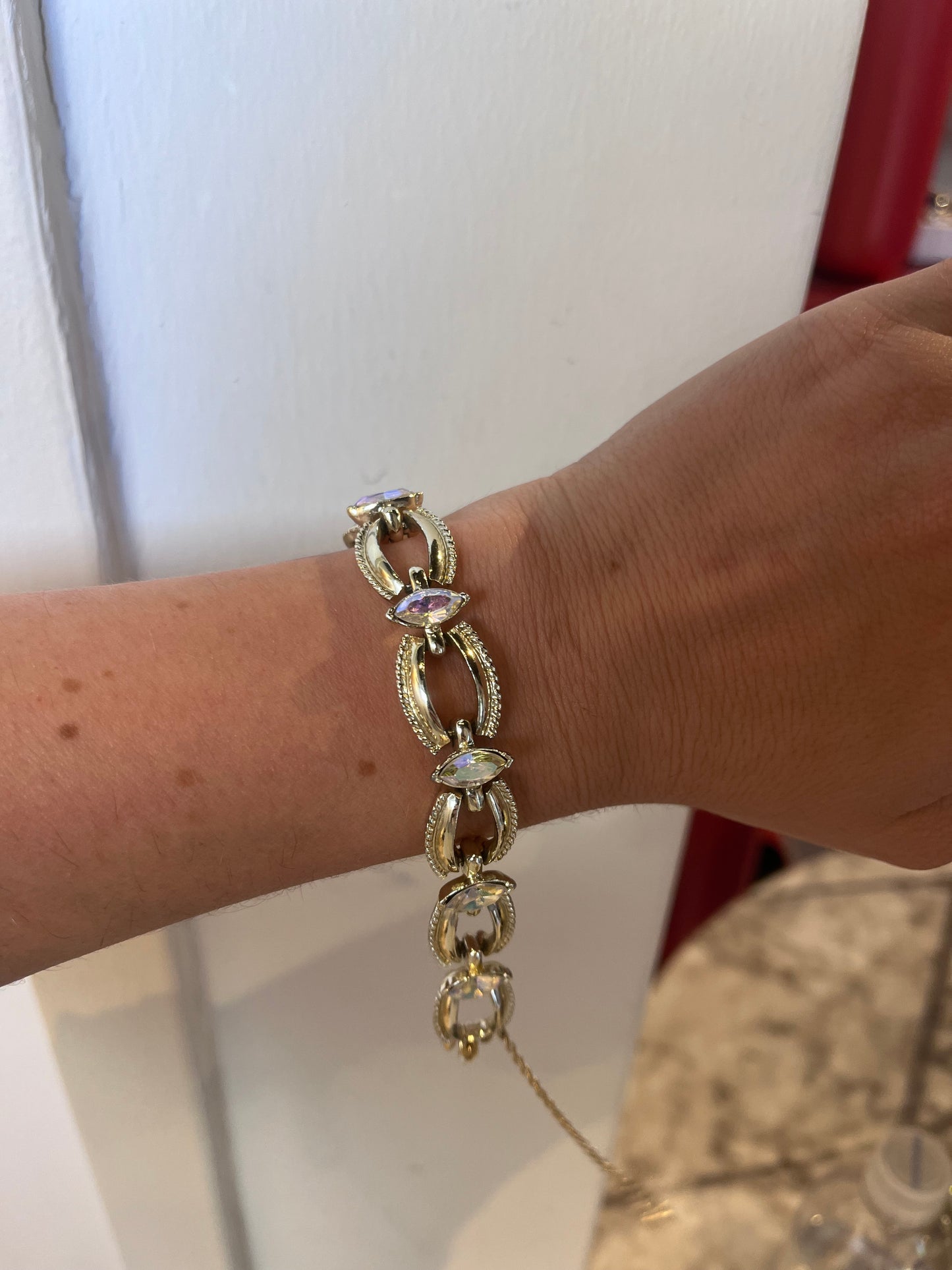 MID CENTURY AURORA BOREALIS RHINETONE AND GOLD LINK BRACELET