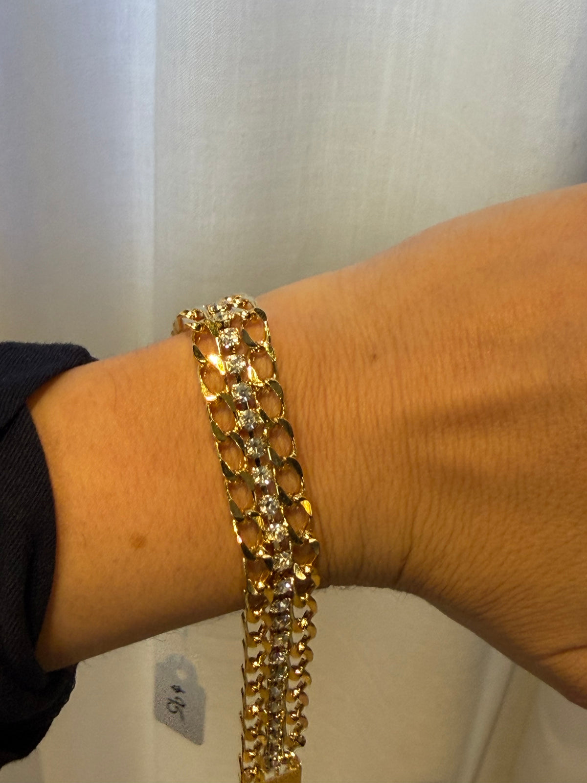 RHINESTONE AND GOLD CHAIN BRACELET