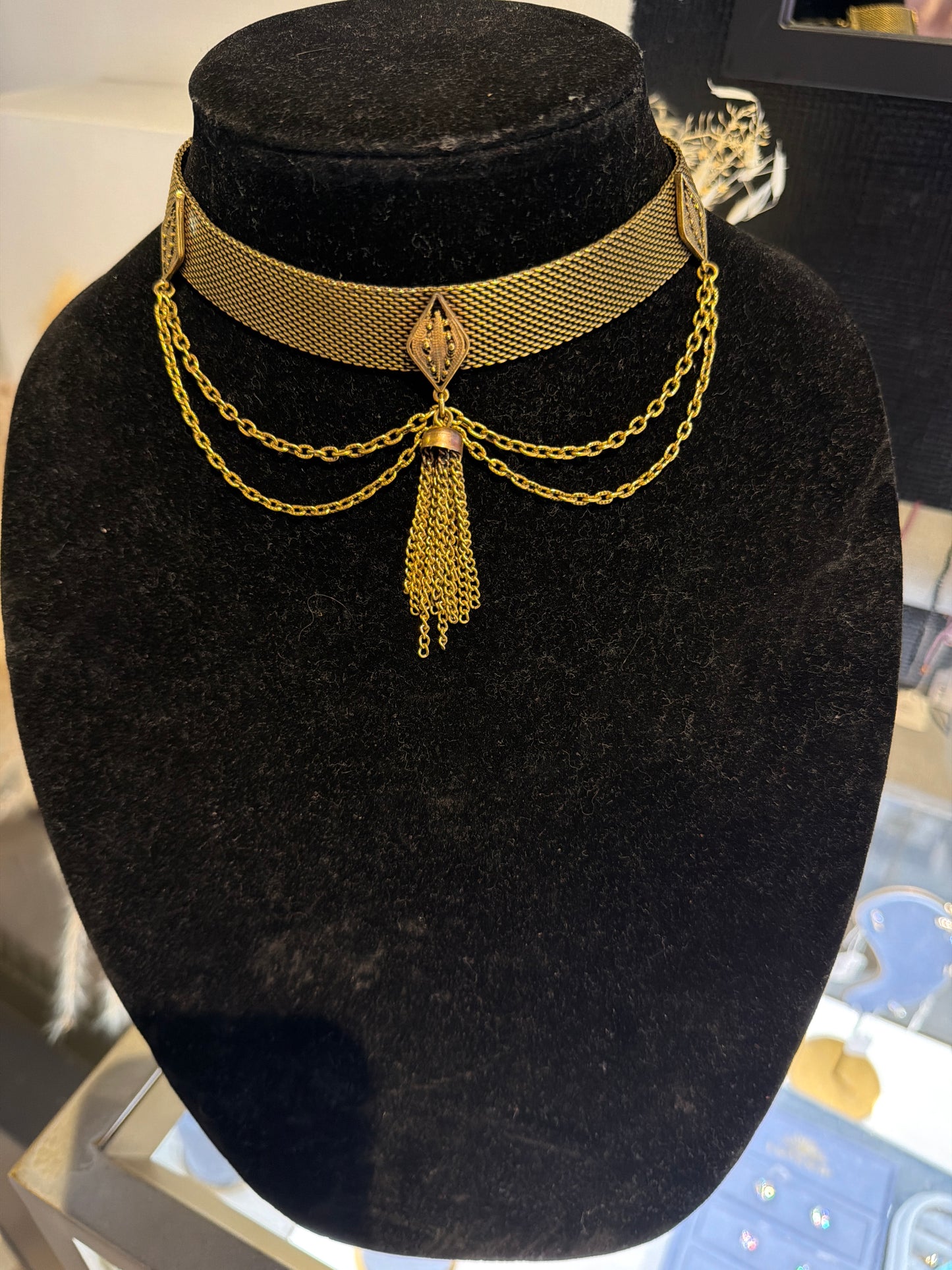 TASSEL CHOKER NECKLACE