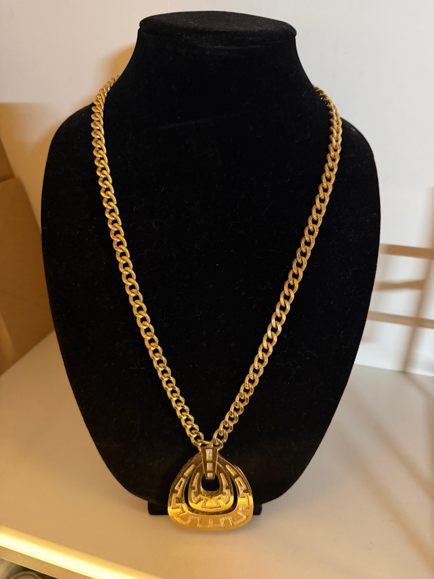 MONET CHUNKY CHAIN ETCHED PENDANT NECKLACE