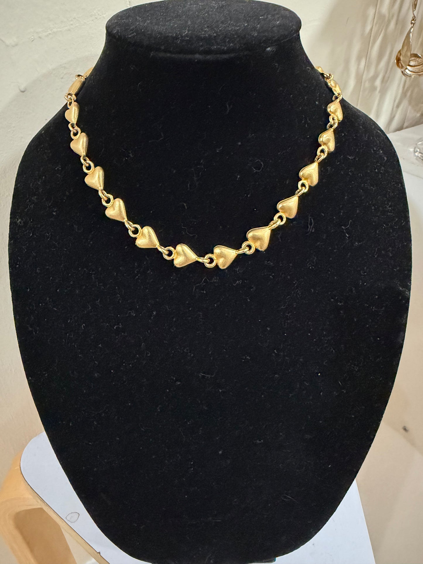 MATTE GOLD HEART CHAIN NECKLACE