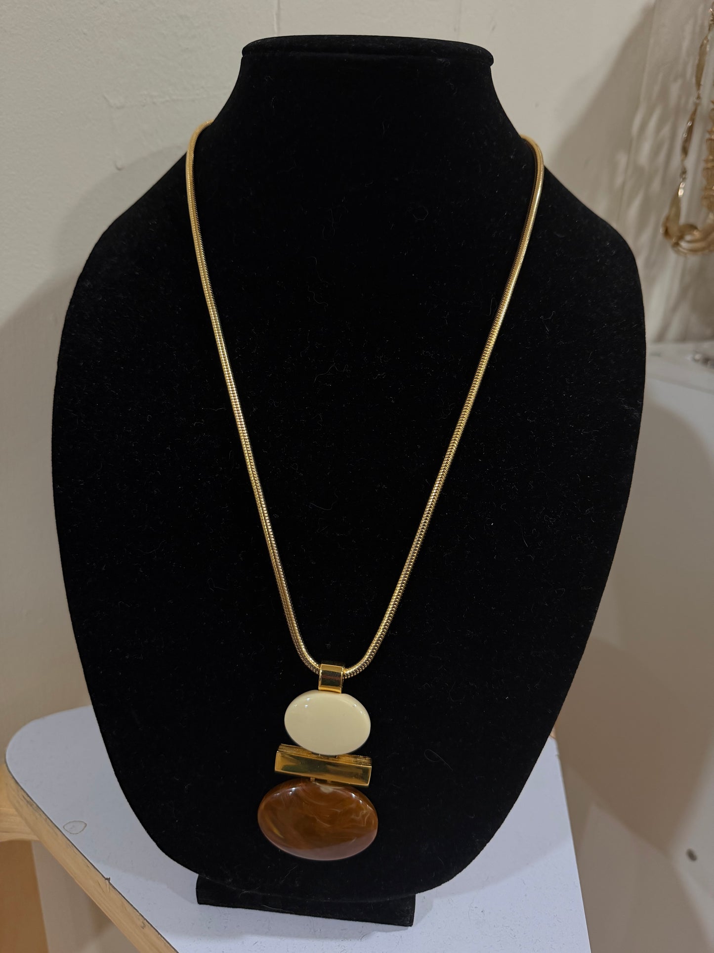 AVON BROWN AND WHITE ENAMEL ABSTRACT PENDANT NECKLACE