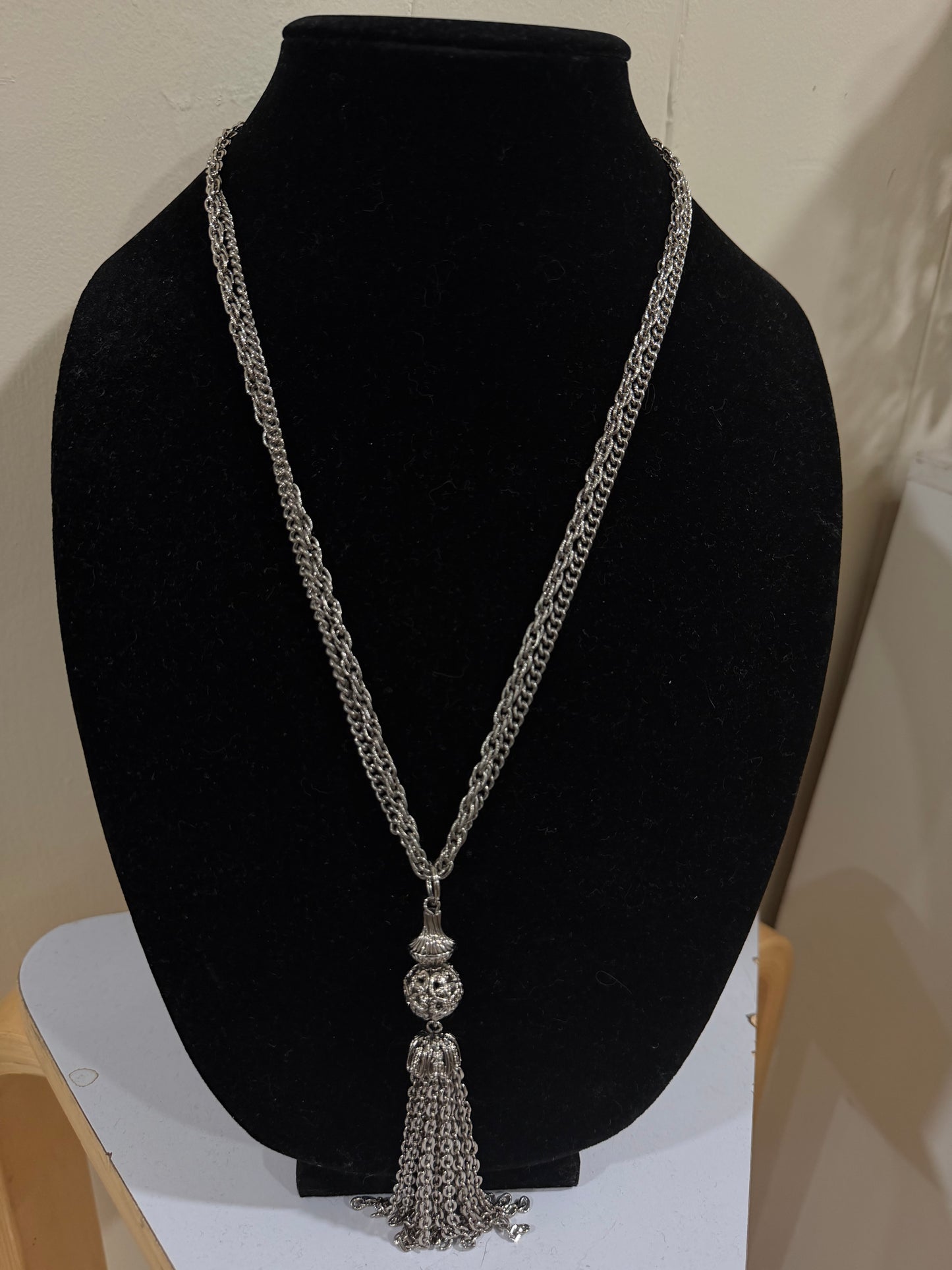 UNSIGNED SILVER TASSEL PENDANT NECKLACE