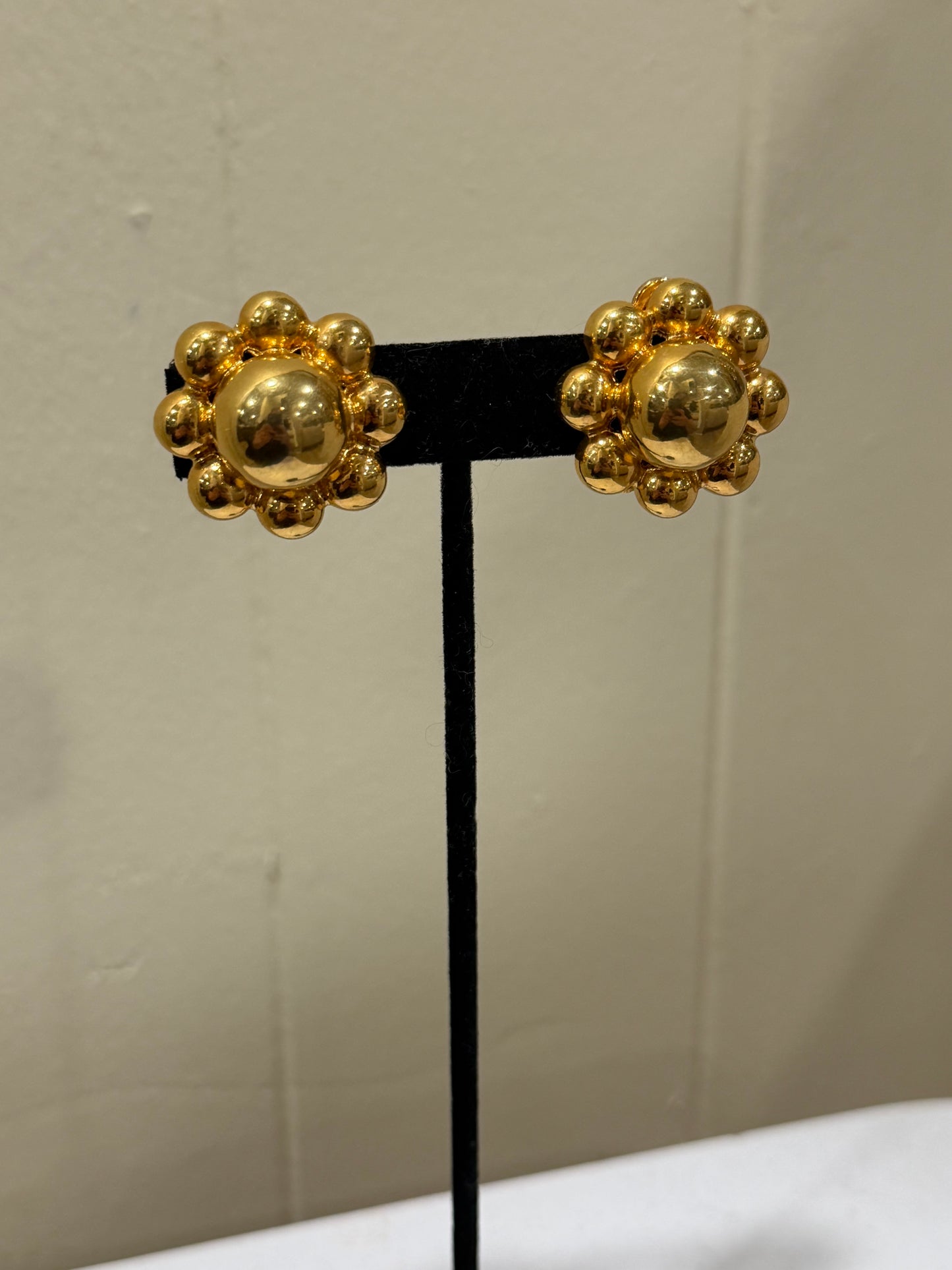 GOLD CHUNKY FLOWER CLIP ON EARRINGS