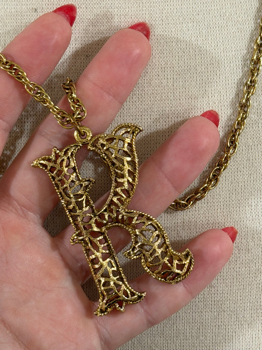 UNSIGNED GOLD OVERSIZED K PENDANT NECKLACE