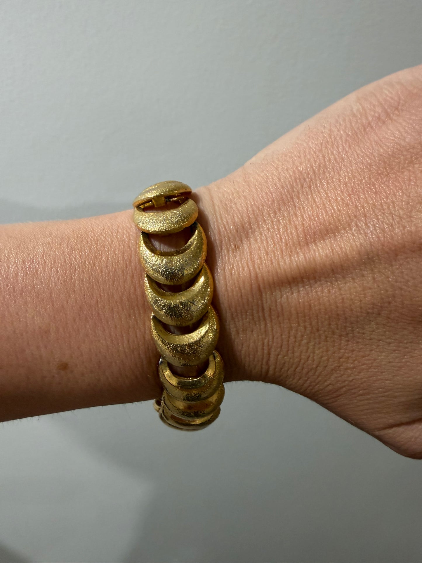 UNSIGNED GOLD HALF MOON LINK BRACELET