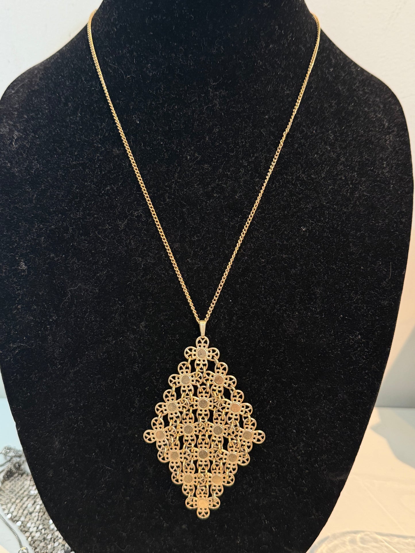 SARAH COV FLORAL FILIGREE PENDANT NECKLACE