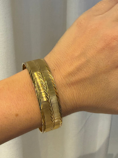 MONET THICK ETCHED BANGLE