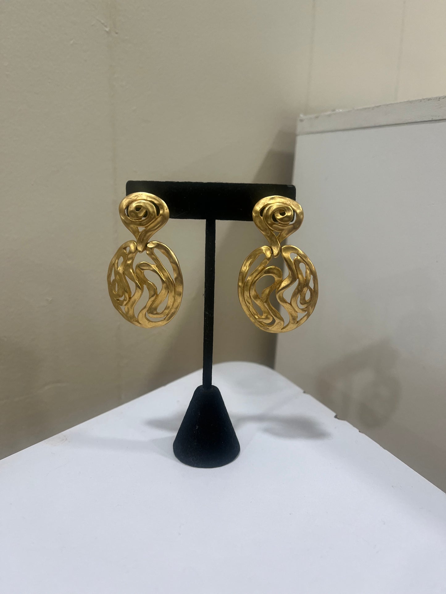 P.E.P. ABSTRACT SWIRL POST EARRINGS