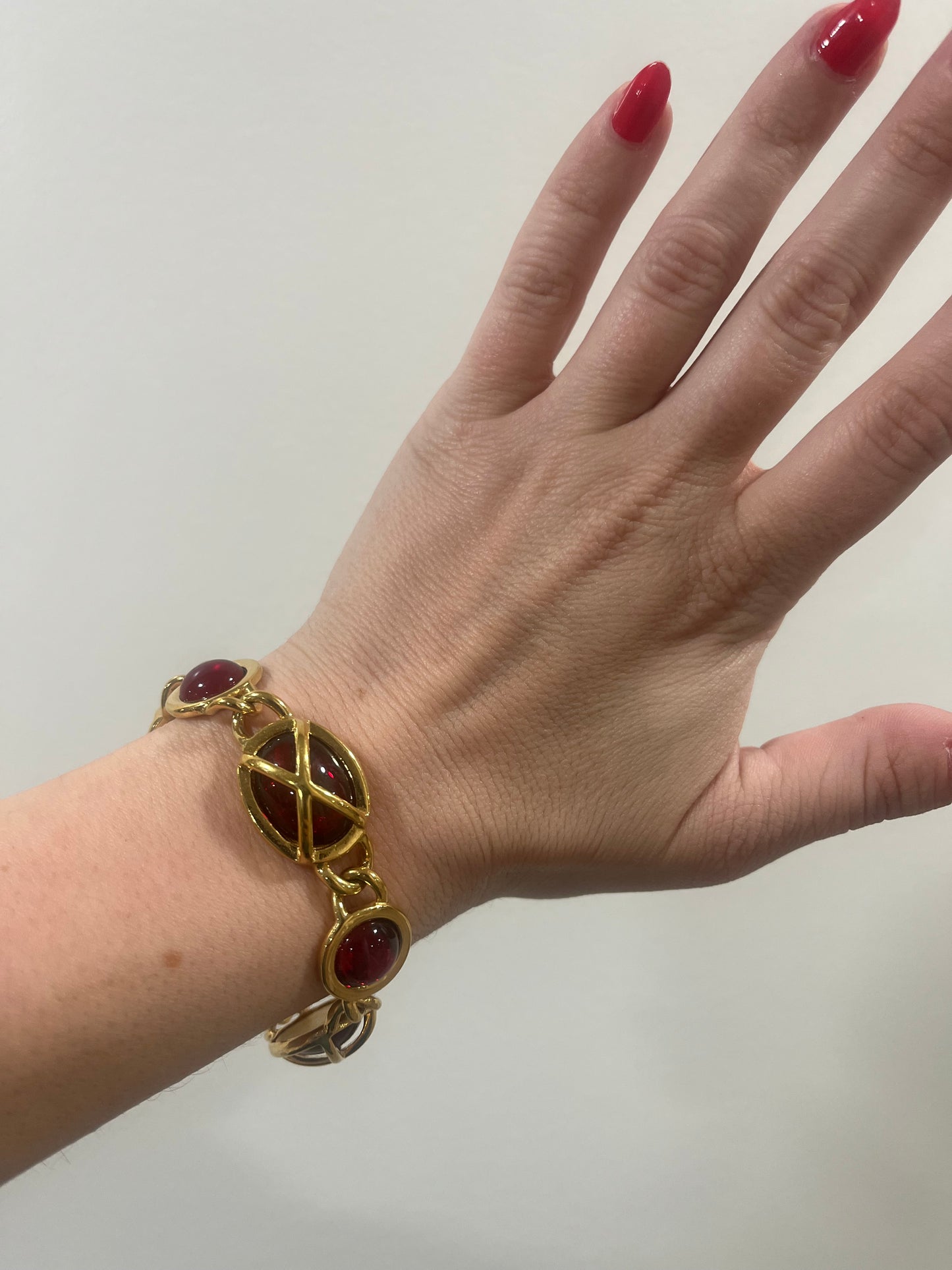 NAPIER RED CABOCHON XO LINK BRACELET