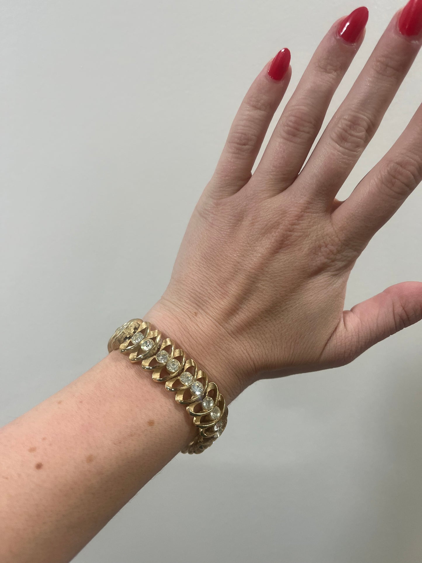 TRIFARI GOLD TONE AND RHINESTONE LINK BRACELET