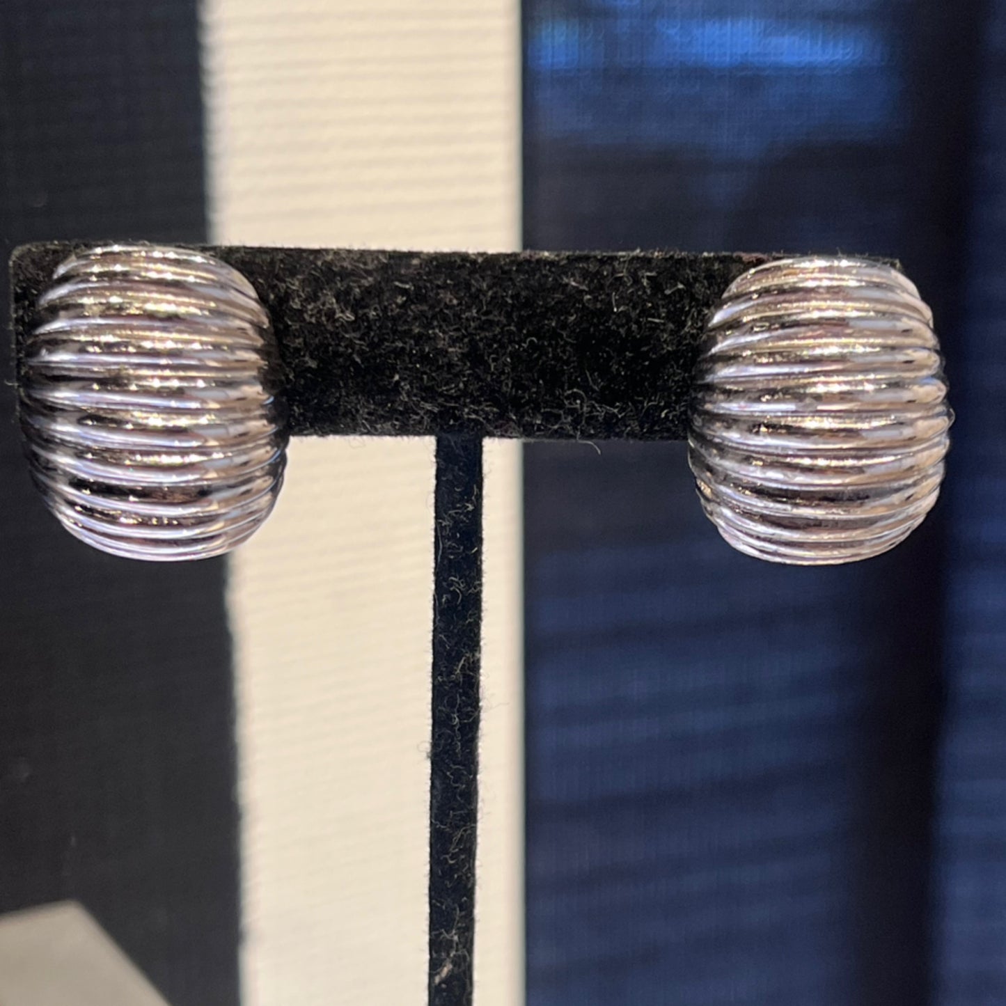 Silver Tone Ribbed Earrings